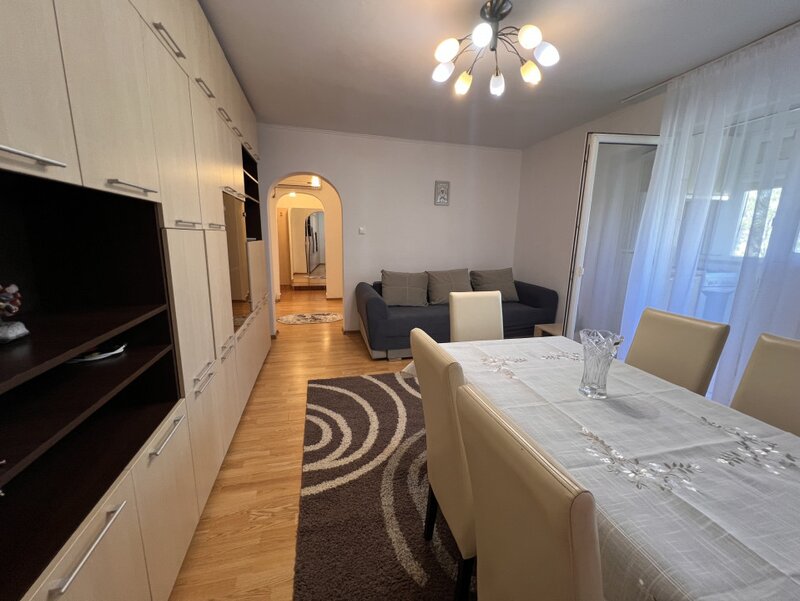 Metrou 1 Decembrie, 2 camere renovat.