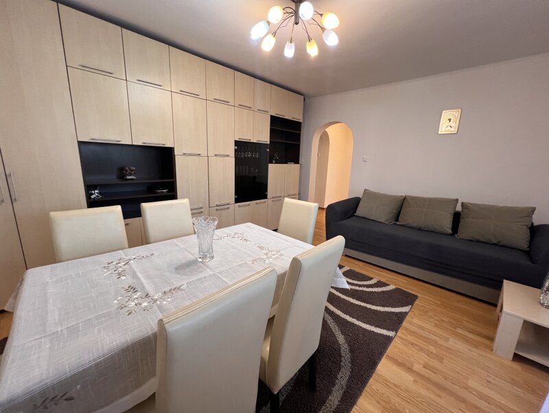 Metrou 1 Decembrie, 2 camere renovat.