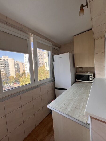 Metrou 1 Decembrie, 2 camere renovat.