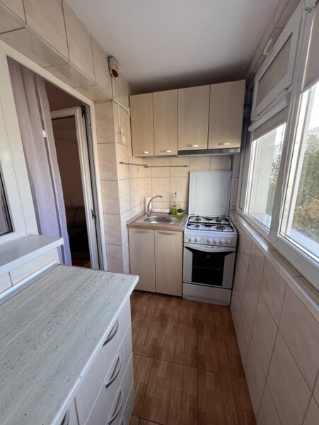 Metrou 1 Decembrie, 2 camere renovat.
